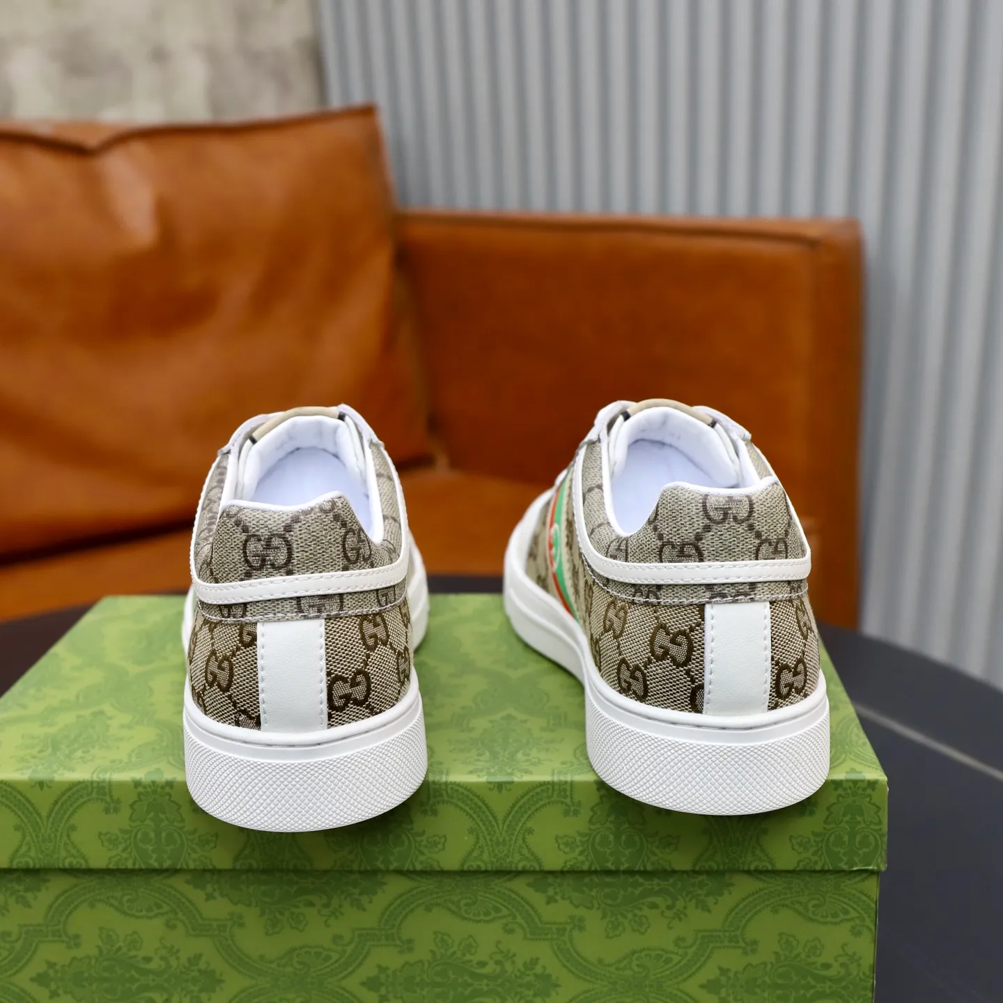 Ex-factory price: 440💰🙅‍♂️🙅‍♂️🙅‍♂️ Brand: GUCCI Standard code: 38-44 (45 customized) Grade: Same as the official website Material: Original material splicing Comfortable and breathable lining Lightweight and wear-resistant sports outsole Style category: Men's fashionable casual shoes Running sneakers Distinguished luxury brand elements Top luxury Color: actual picture color